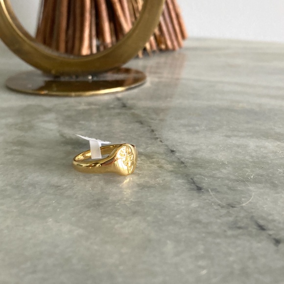 Signet Embossed Flower Gold Statement Ring - Picture 3 of 5